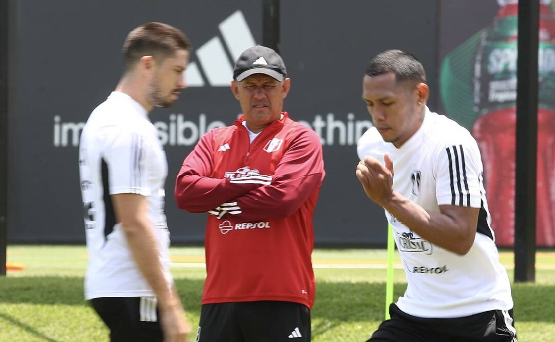 Reynoso tuvo una corta estancia al frente de la selección de Perú. Foto: Especial