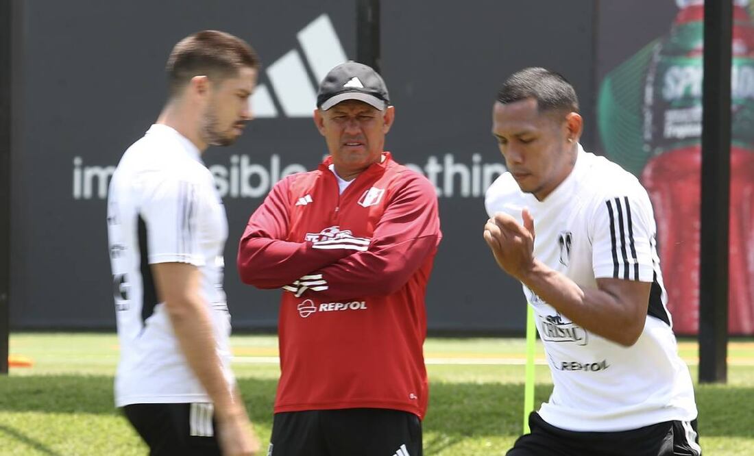 Reynoso tuvo una corta estancia al frente de la selección de Perú. Foto: Especial