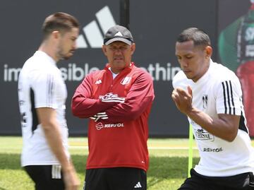 ¡Se confirmó su salida! Juan Reynoso fue despedido de la selección de Perú