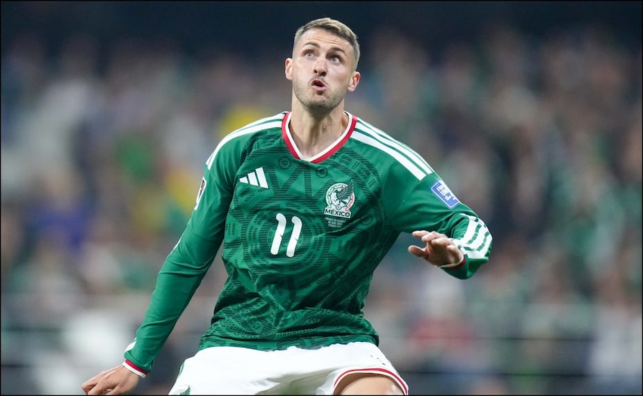 Santiago Giménez, durante un partido de la Selección Mexicana en el Mundial 2026. FOTO: Imago7