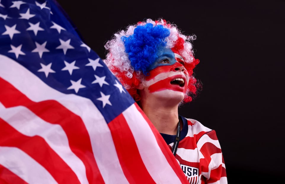 Aficionado de Estados Unidos, durante el partido ante Paraguay en el Grupo D del Mundial de 2026 - Foto: AFP