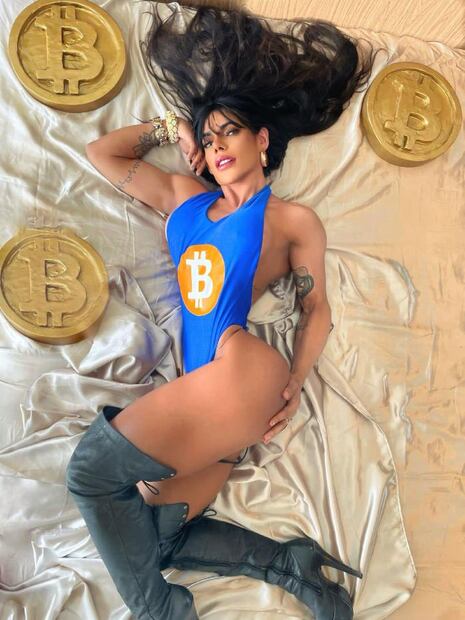 Todo lo que gana Suzy Cortez en OnlyFans lo invierte en criptomonedas