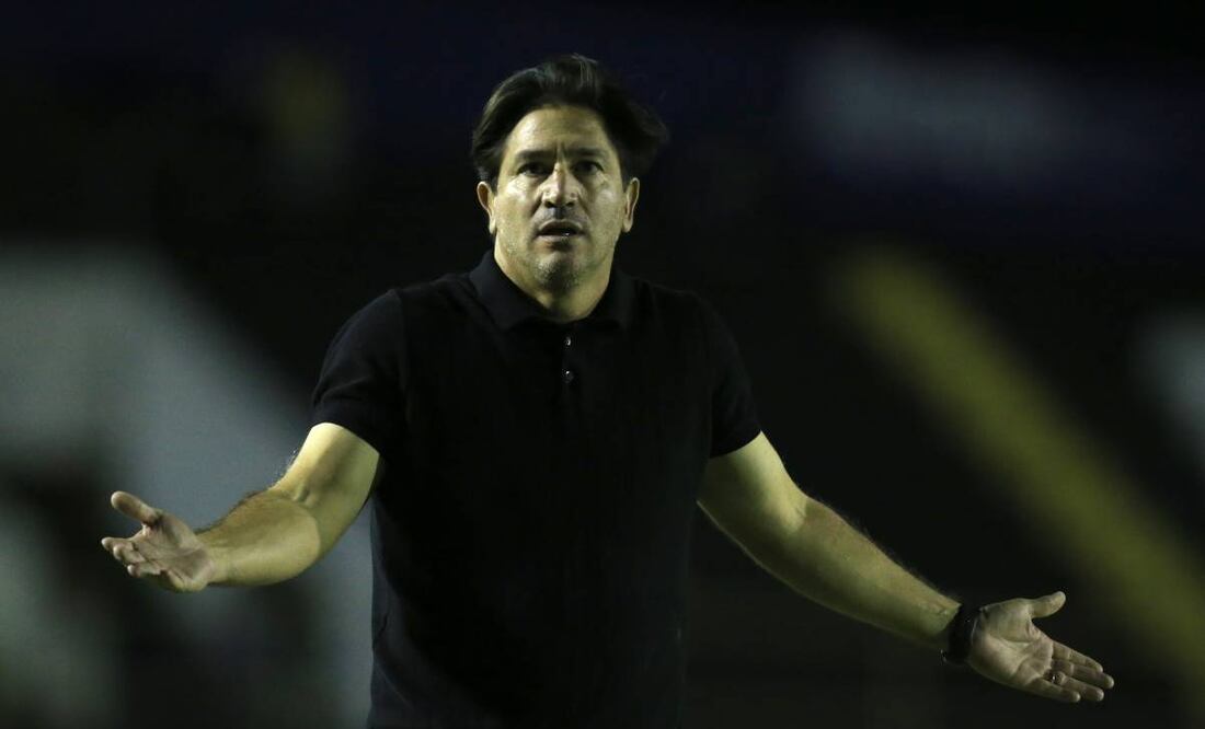 La critica de Bruno Marioni fue contra el Gato Ortiz por jugadas que pudieron haber cambiado el destino del encuentro. Foto: Imago7.