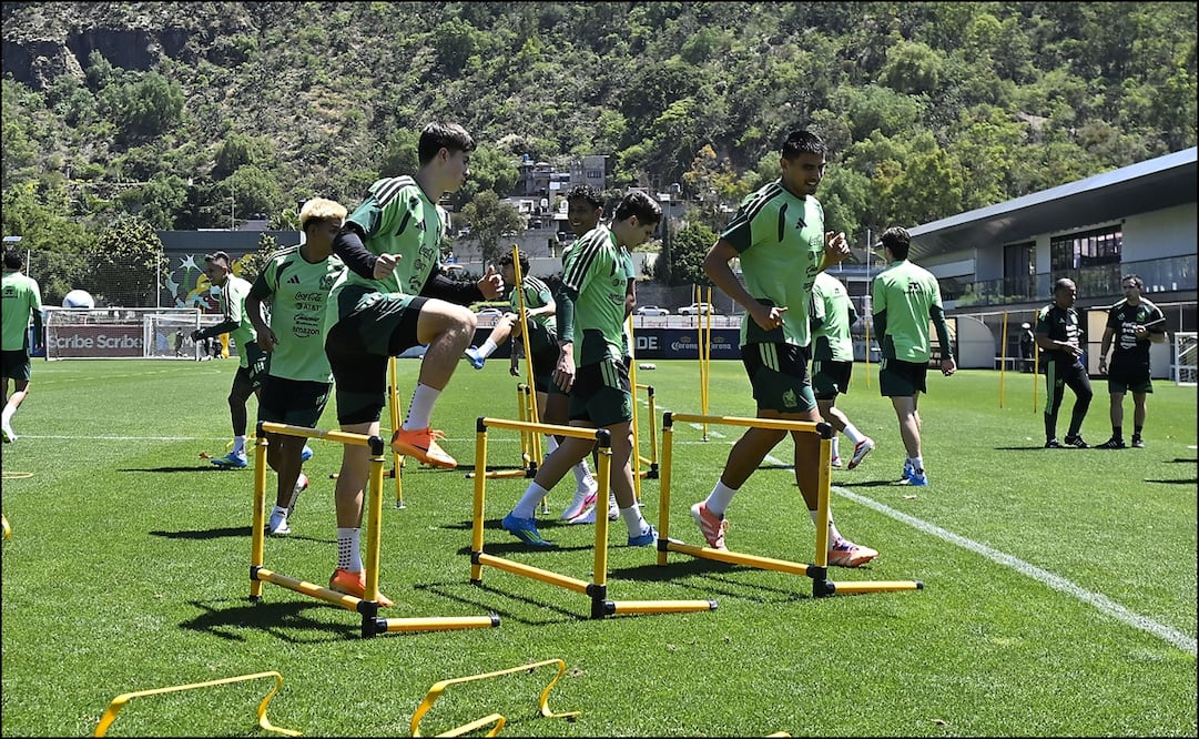 Jugadores de la Selección Mexicana entrenan en el CAR de cara a los últimos duelos amistosos del Tri previo al Mundial. FOTO: Imago7