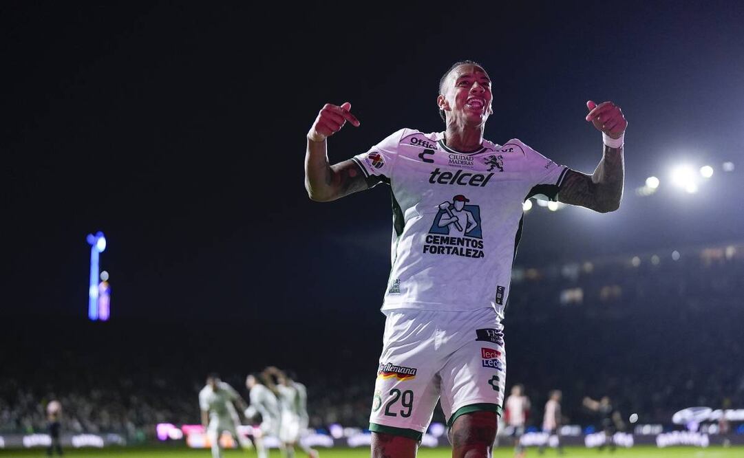 Chivas deja ir puntos, suma otra derrota y para la siguiente no contará con su técnico en la banca. Foto: Imago7.