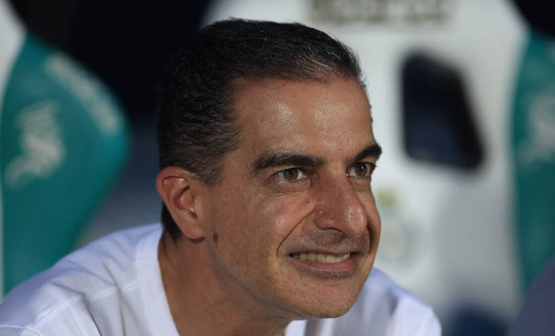 Renato Paiva se mostró molesto con la regla 20/11. Foto: Imago7.