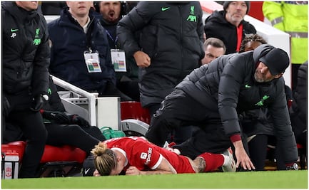 ¡Tómala! Jurgen Klopp fue atropellado por su propio jugador en el Liverpool-Arsenal