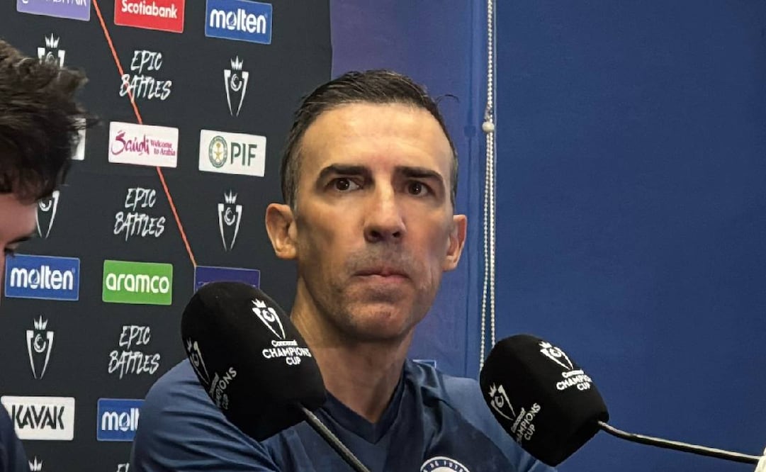 Vicente Sánchez, durante la conferencia de prensa previa al partido entre Cruz Azul y América por los Cuartos de Final de la Copa de Campeones de la Concacaf. FOTO: Édgar Enríquez