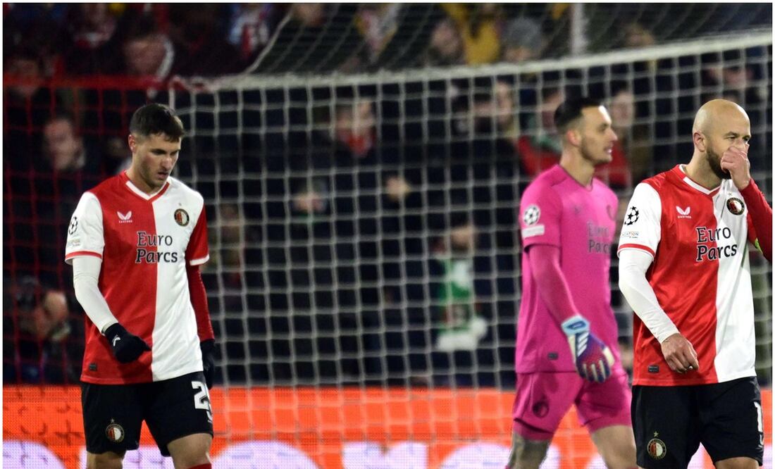 Santiago Giménez tras su autogol ante el Atlético de Madrid / FOTO: EFE