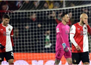 VIDEO: Autogol de Santi Giménez hunde al Feyenoord en Champions League