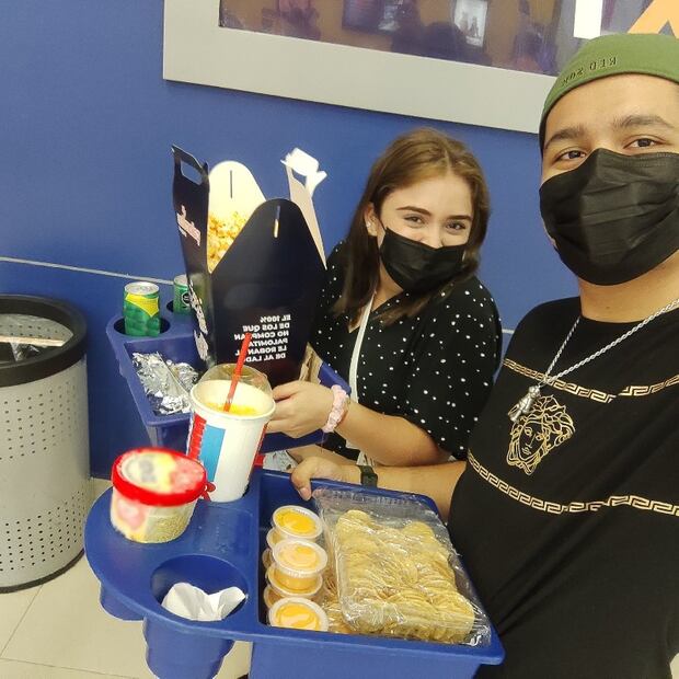 Joven pide dinero en Twitter para ir al cine y le depositan más de 1500 pesos