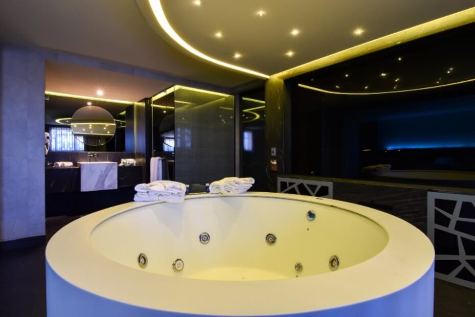 Las 5 atracciones kinky que debes experimentar en un Love Hotel