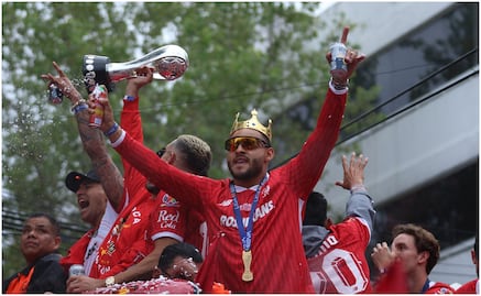 Alexis Vega se burla del América con "Mi Mayor Anhelo" en pleno festejo con Toluca  