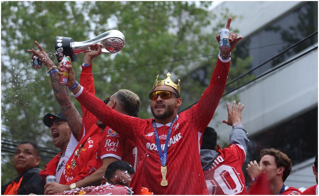 Alexis Vega se burla del América en el festejo con Toluca Foto: Imago7