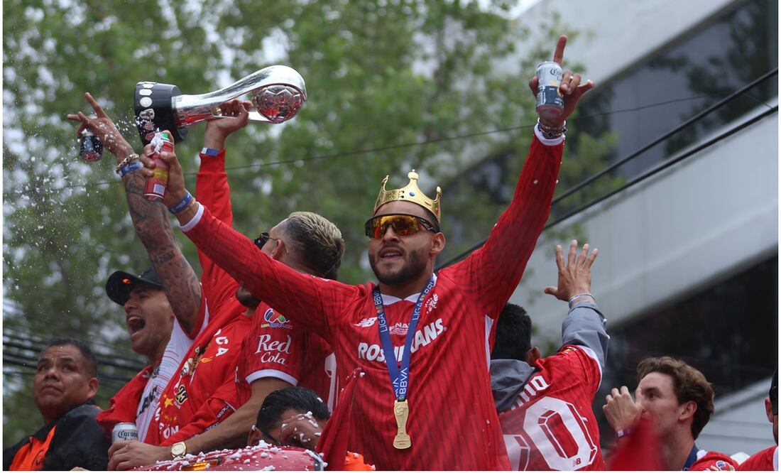 Alexis Vega se burla del América en el festejo con Toluca Foto: Imago7