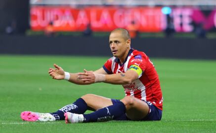 Chicharito Hernández se volvió a lesionar y será baja en la visita de Chivas al Pachuca