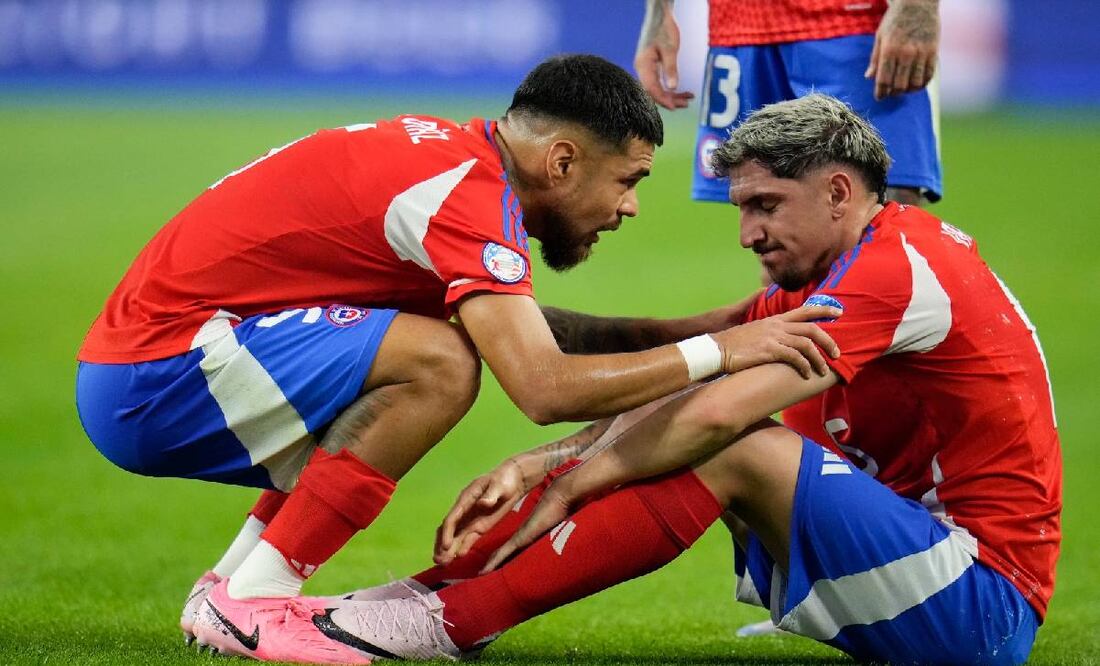 Diego Valdés se lesionó al medio tiempo del juego entre Chile y Perú. Foto: AP