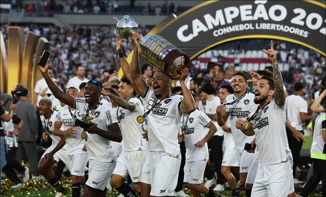 Jugadores del Botafogo celebran tras conquistar la Copa Libertadores 2024. FOTO: AFP