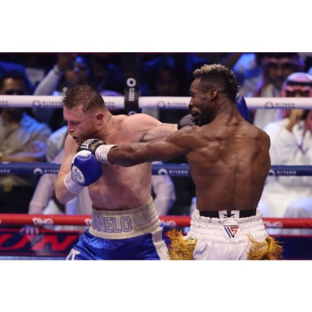 Hubo pocas emociones en el combate que protagonizaron Canelo Álvarez y William Scull. Foto: Agencias