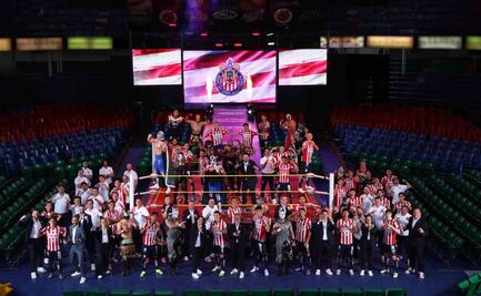 Chivas del Guadalajara se toma la foto del Apertura 2024 en la Arena Coliseo