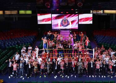 Chivas del Guadalajara se toma la foto del Apertura 2024 en la Arena Coliseo