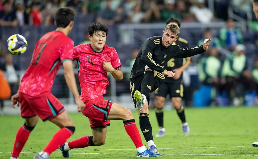 Con este golazo, Santiago Giménez le dio el empate a México frente a Corea del Sur. Foto: Imago7
