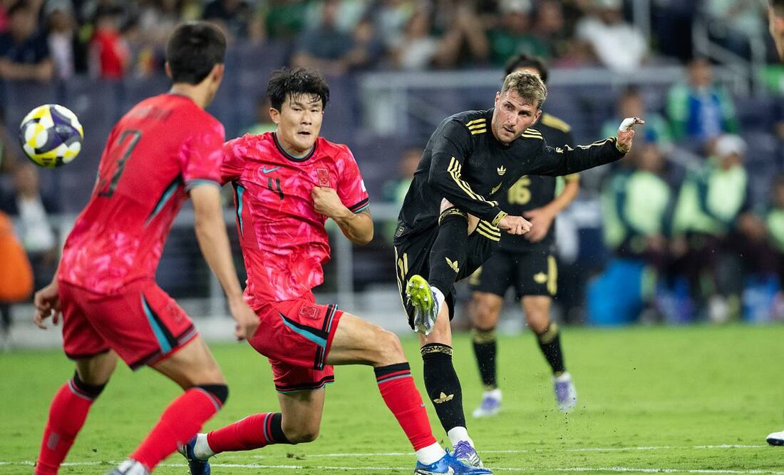 Con este golazo, Santiago Giménez le dio el empate a México frente a Corea del Sur. Foto: Imago7