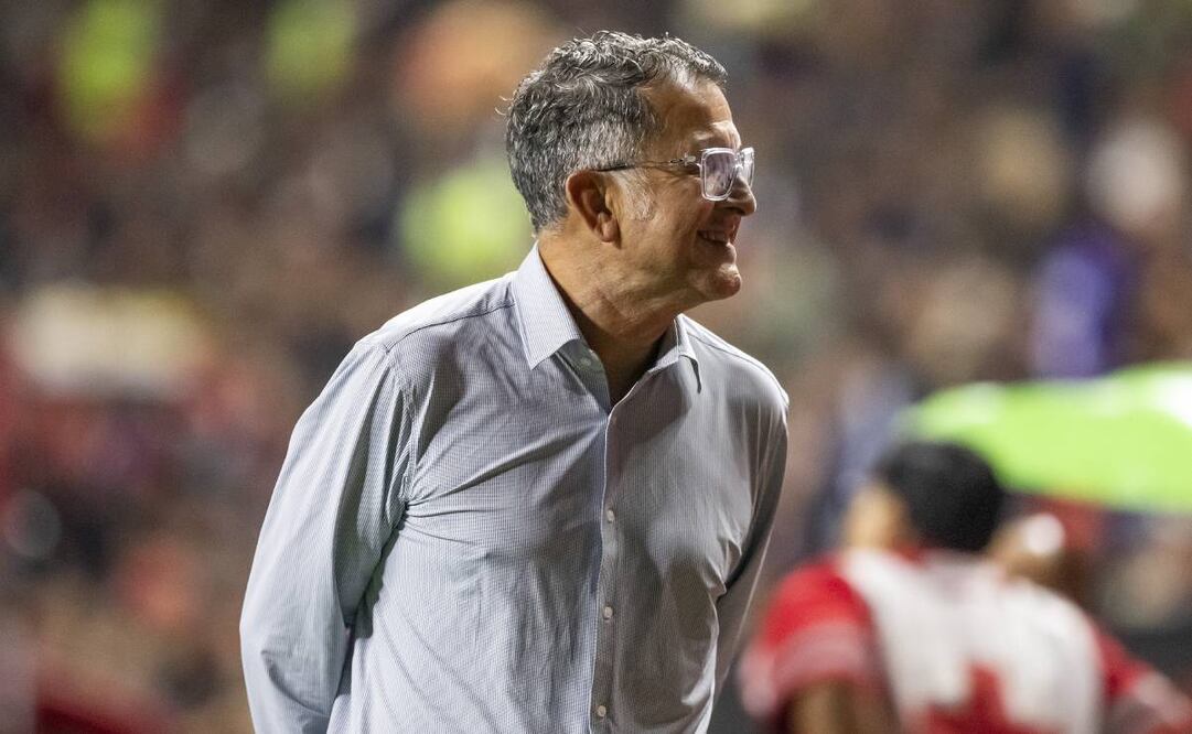 Osorio se ha vuelto un técnico querido por la afición de Xolos. Foto: Imago7.