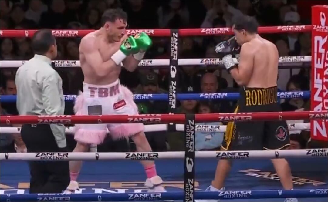 Omar Chávez y Misael Rodríguez se enfrentaron en el cuadrilátero de la Arena Potosí. FOTO: Captura