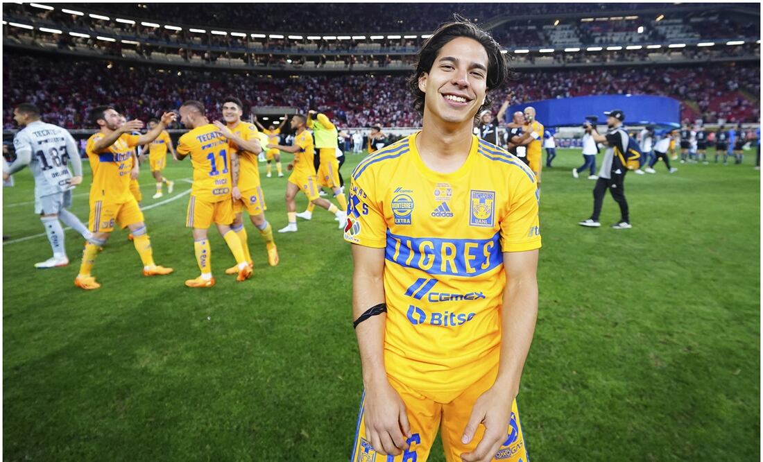 Diego Lainez después de ganar la Final ante Chivas / FOTO: Imago7