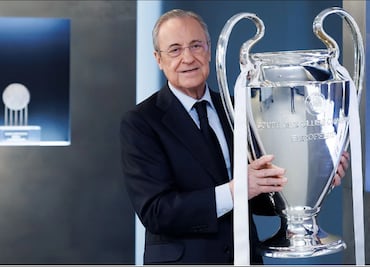 Florentino Pérez colocó la 15 de Champions League en la sala de trofeos del Real Madrid