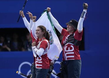 Presidente de México y Claudia Sheinbaum celebran la primera medalla en Paris 2024