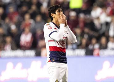 ¡Ya les urge el Chicharito Hernández! Chivas está sufriendo demasiado para anotar goles