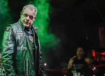 Vampiro Canadiense recibe golpiza durante un programa de TV Azteca