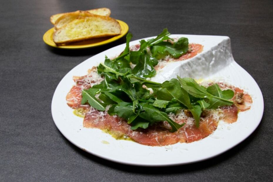 El chef Aquiles Chávez y su receta de carpaccio de res para lucirse en minutos