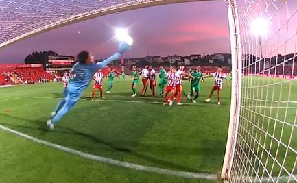 Guillermo Ochoa debutó con dos soberbias atajadas en el triunfo del AVS Futebol SAD