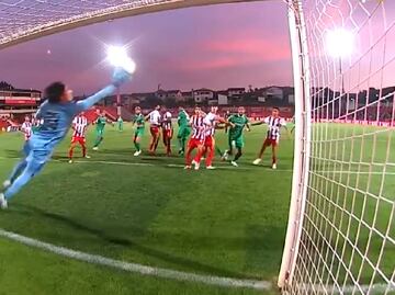Guillermo Ochoa debutó con dos soberbias atajadas en el triunfo del AVS Futebol SAD