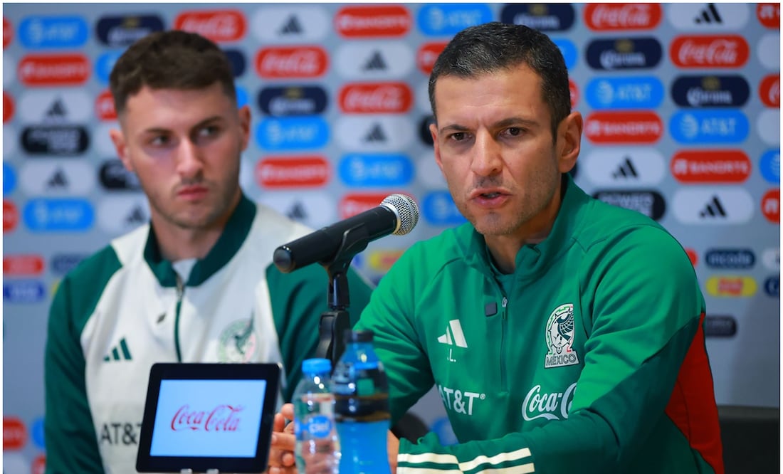 Santiago Giménez y Jaime Lozano en conferencia de prensa de Selección Mexicana / FOTO: Imago7