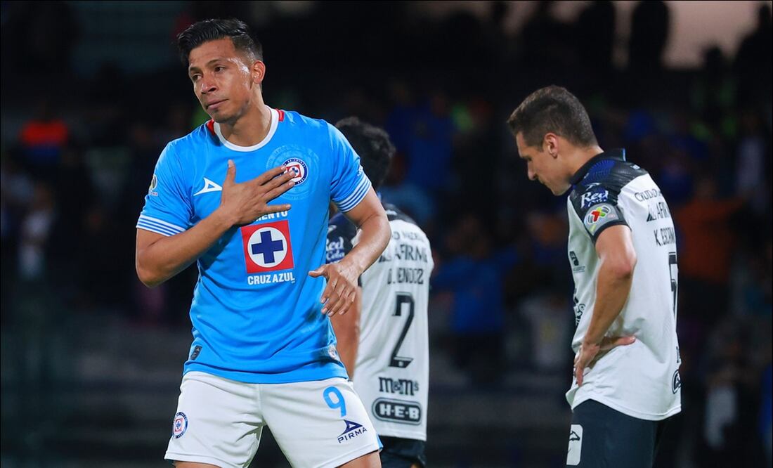 Ángel Sepúlveda celebra de forma discreta su gol ante los Gallos Blancos. FOTO: Imago7