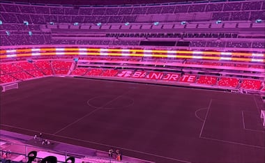 Así luce el Estadio Azteca con su nueva iluminación. FOTO: @GrupoOllamani