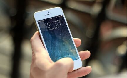 9 materiales con los que NO debes limpiar la pantalla de tu celular