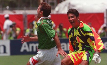 A Luis García su mamá le dejó hablar por festejo en Mundial de 1994: "Me cago en mi pu... madre"