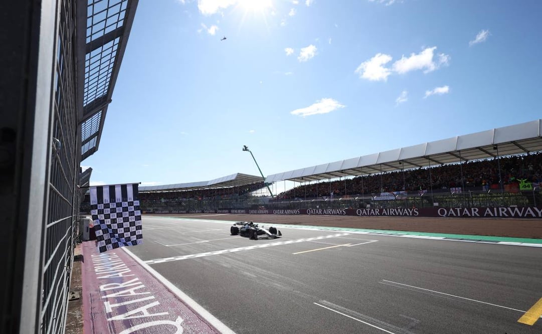 Lewis Hamilton ganando después de dos años y medio. Foto: EFE.