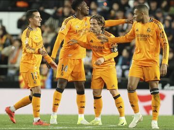 Bellingham y Modric rescatan al Real Madrid en una remontada agónica ante el Valencia