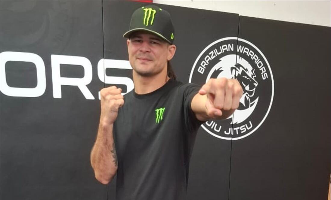El brasileño Diego Lopes posa en su academia Brazilian Warriors Jiu Jitsu, en Puebla. FOTO: Agustín Elías