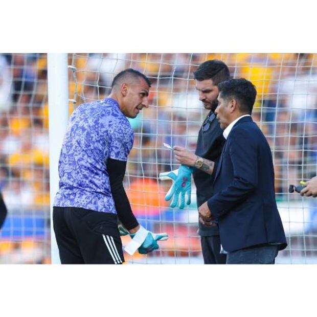 Antes del Clásico Regio, Gignac, Jorge Campos y Nahuel Guzmán tuvieron una charla. Foto: Imago7