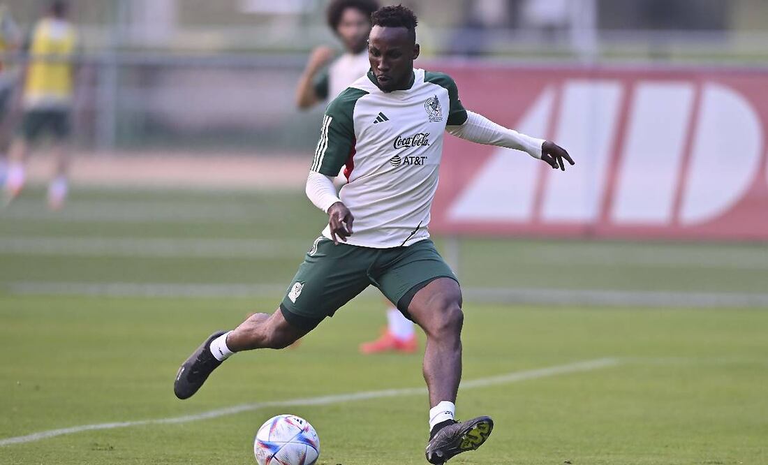 Julián Quiñones se alista para debutar con México ante Honduras. Foto: @miseleccionmx