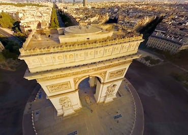 Un aficionado mexicano apagó la Llama Eterna del Arco del Triunfo en Mundial Francia 98