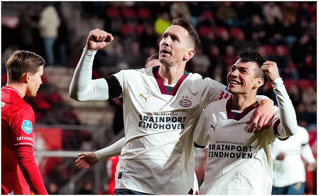 Luuk de Jong y el Chucky Lozano en la victoria del PSV ante el Twente / FOTO: Twitter @PSV