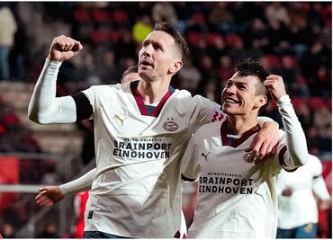 'Chucky' Lozano provocó un autogol y el PSV sigue con paso perfecto en Eredivisie